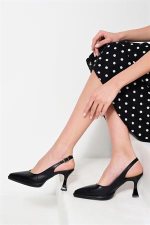 Samara Sivri Burun Topuklu Ayakkabı Siyah Deri