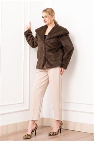 Geniş Yaka Peluş Kürk Kısa Kaban 2625