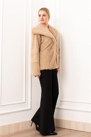 Geniş Yaka Peluş Kürk Kısa Kaban 2625