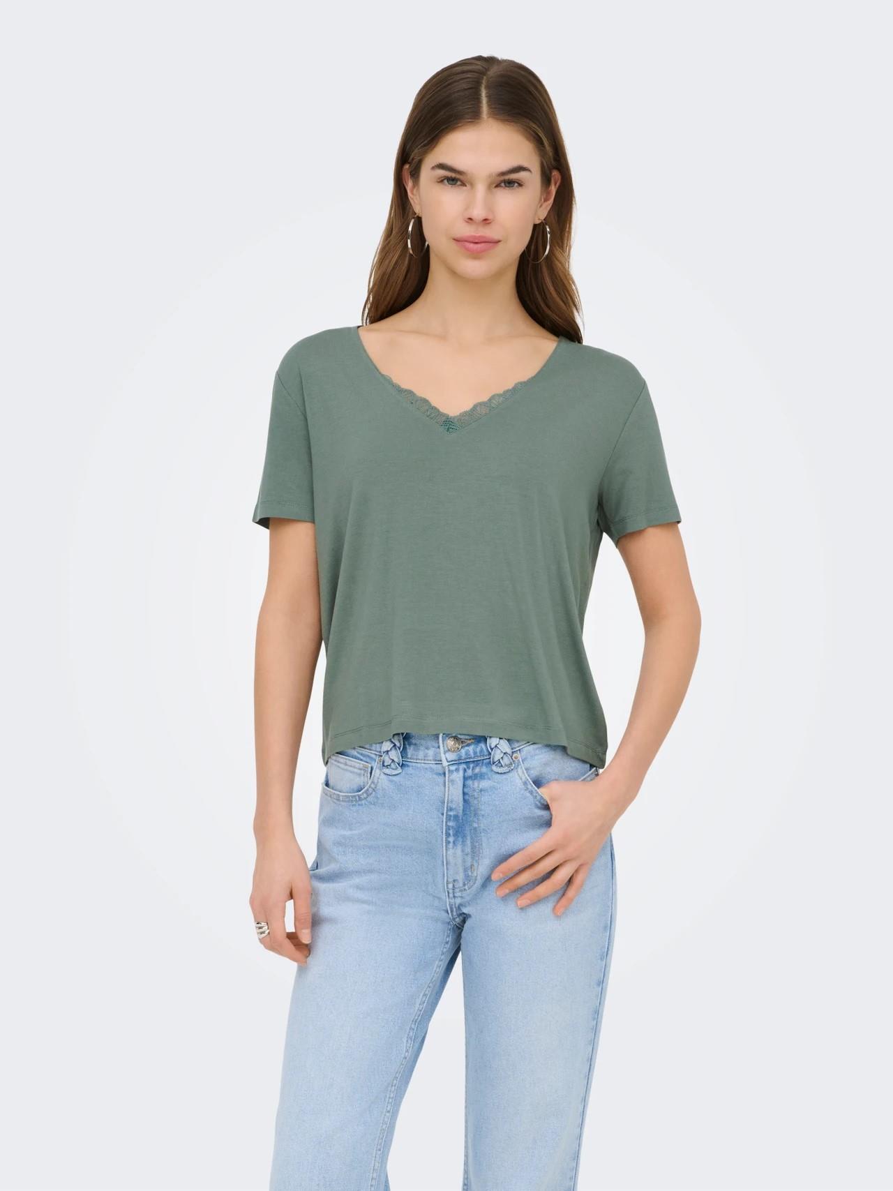 ONLY ONLRILLA S/S V-NECK LACE TOP JRS 15369760