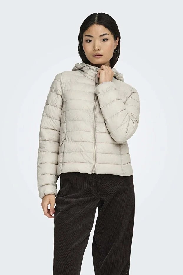 ONLTAHIA LW QUILTED HOOD JKT NOOS OTW 15352020