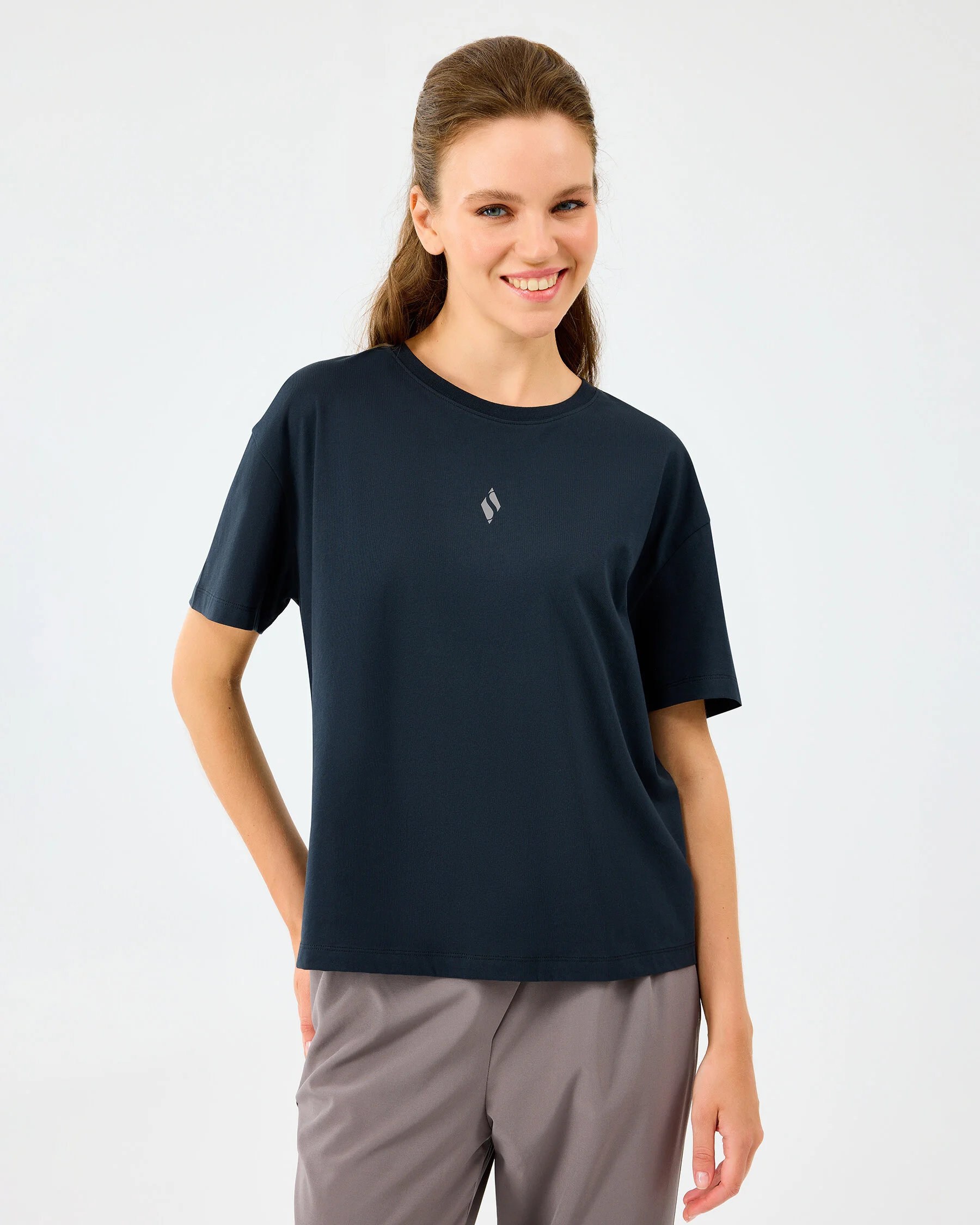 Skechers W Light Fabric T-Shirt S2520257-3817 Kadın Siyah Hafif Kumaş Spor Tişört