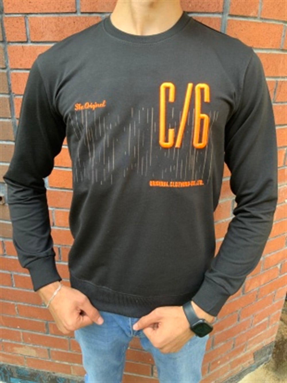 Sweatshirt