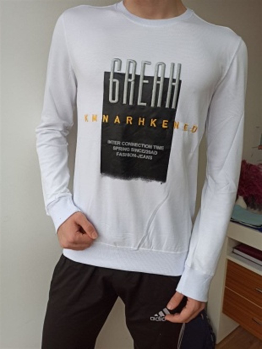 Sweatshirt