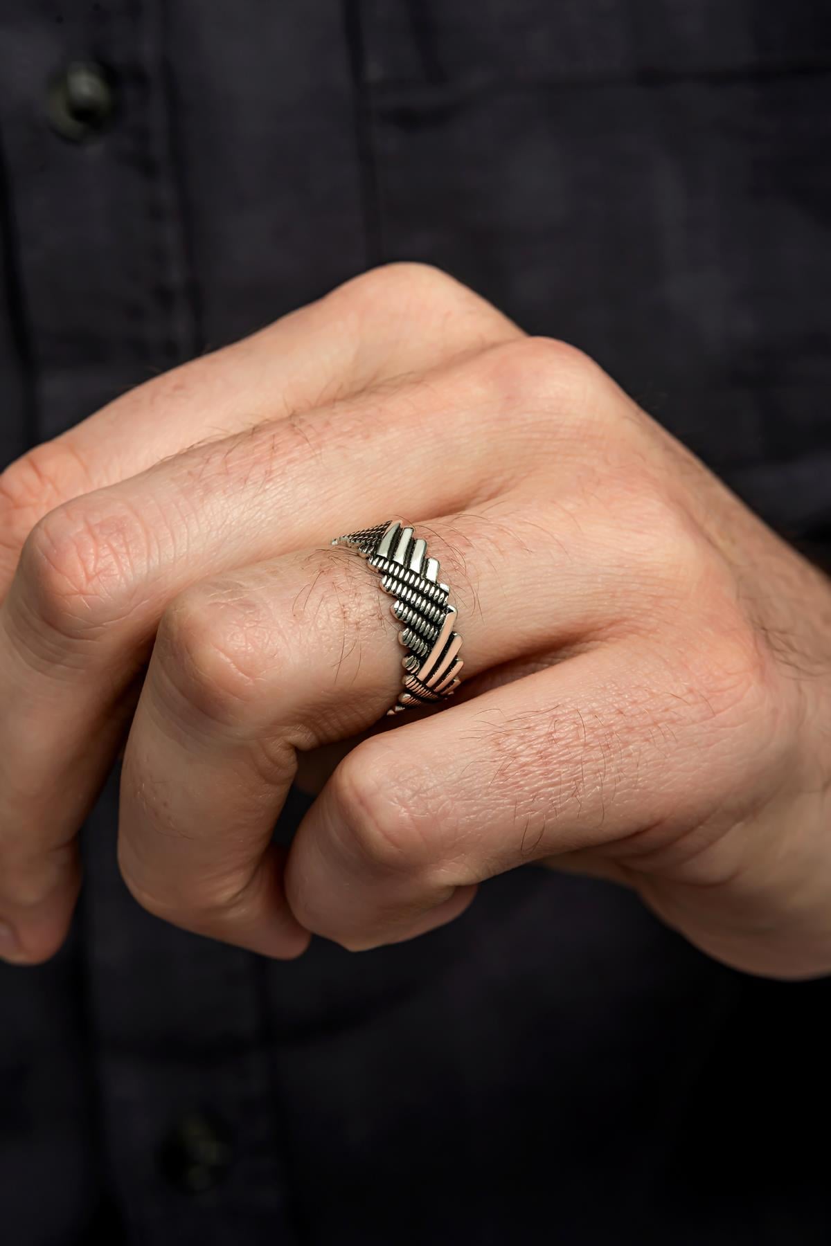 Zigzag Model Karartmalı Tek Gümüş Alyans Yüzük