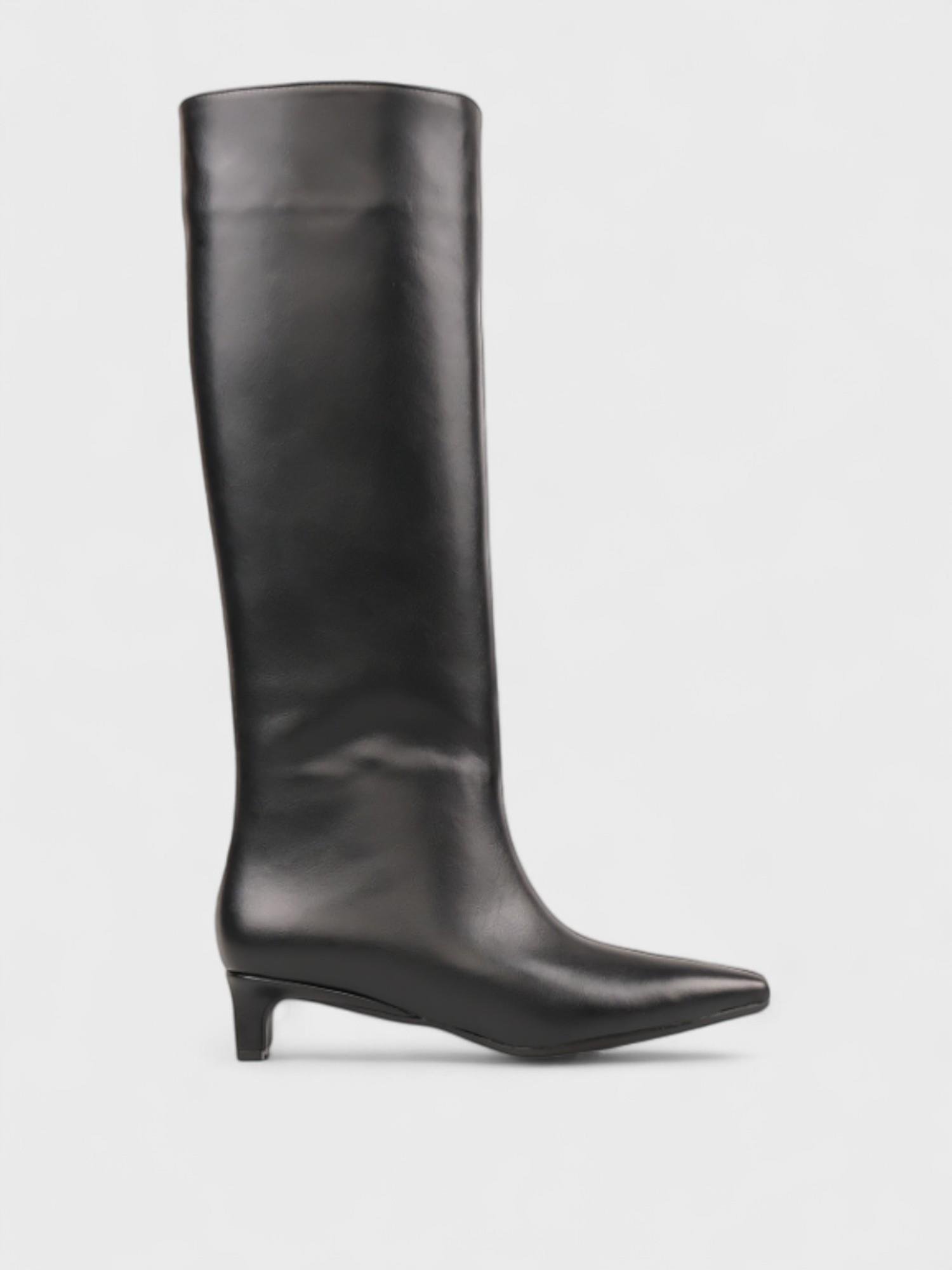 1026-25 Kadın Çizme