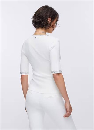 Taş Detaylı V Yaka T-shirt