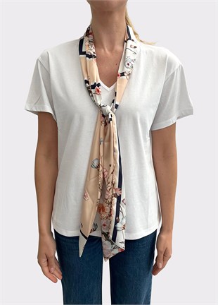 Fular Detaylı T-shirt