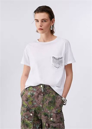 Cep İşlemeli T-shirt