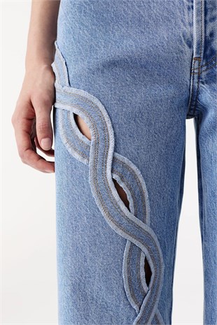 Cut Out Detaylı Jean