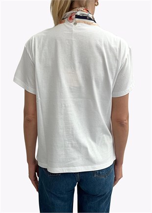Fular Detaylı T-shirt