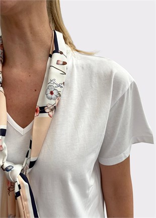 Fular Detaylı T-shirt