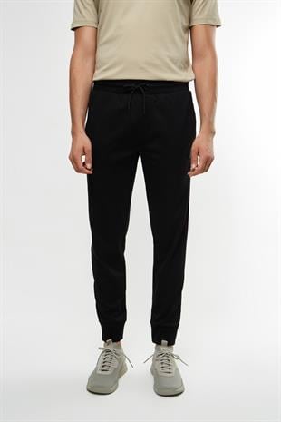 Siyah Düz Kesim Jogger Pantolon