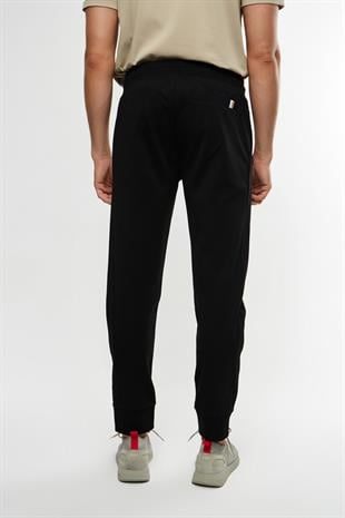 Siyah Düz Kesim Jogger Pantolon