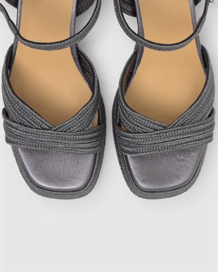 Gri Dolgu Topuklu Sandalet