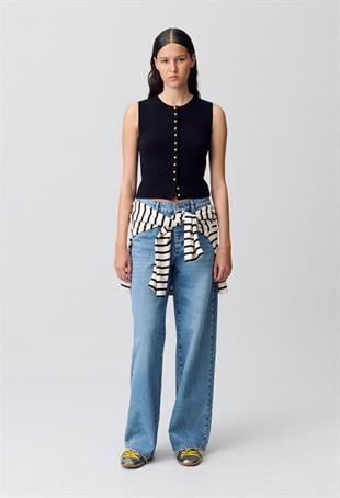 Siyah Düğmeli Triko Top