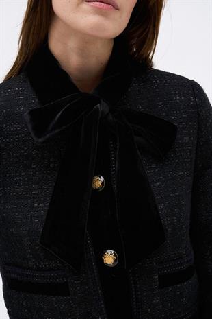 Fiyonk Detaylı Siyah Crop Ceket