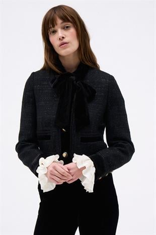 Fiyonk Detaylı Siyah Crop Ceket