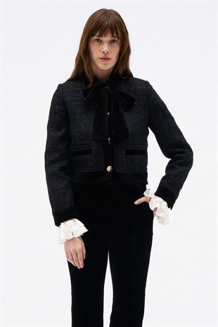 Fiyonk Detaylı Siyah Crop Ceket