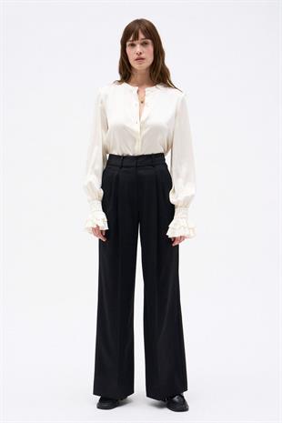 Siyah Pile Detaylı Yün Pantolon