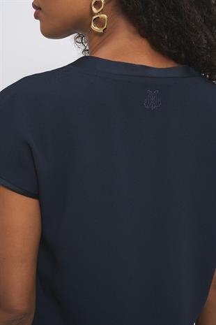 V Yaka Logo Detaylı Bluz