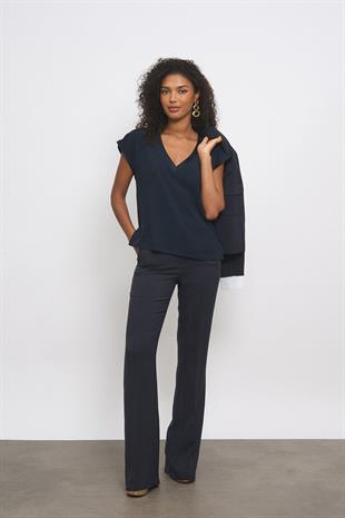 V Yaka Logo Detaylı Bluz