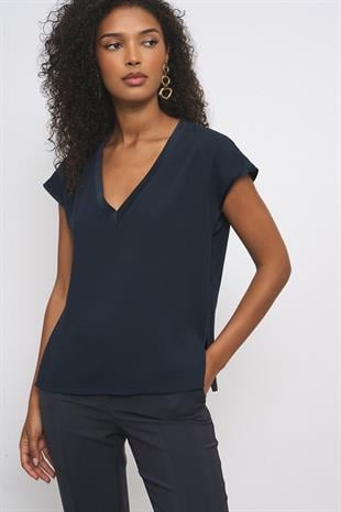 V Yaka Logo Detaylı Bluz