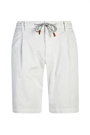 Belden Bağlamalı Beyaz Bermuda Şort