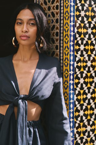 Lacivert Sırt Detaylı Top