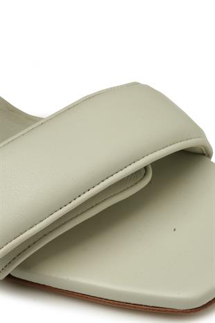 Krem Çift Bantlı Topuklu Terlik