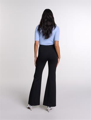 Bel Detaylı Siyah Pantolon