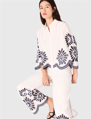 Beyaz Kroşe Detaylı Gömlek