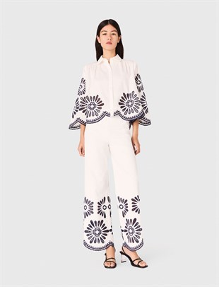 Beyaz Kroşe Detaylı Gömlek