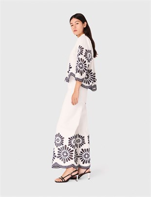 Beyaz Kroşe Detaylı Gömlek