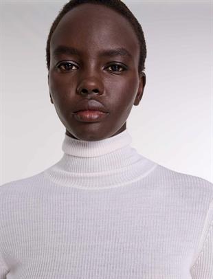 Boğazlı Vücudu Saran Triko Kazak