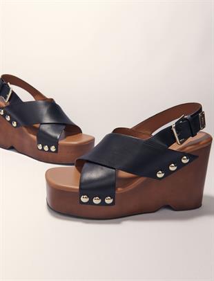 Çapraz bantlı deri topuklu sandalet