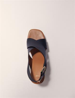 Çapraz bantlı deri topuklu sandalet