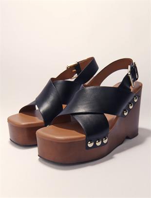 Çapraz bantlı deri topuklu sandalet