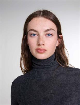 Gri Boğazlı Uzun Kollu Üst 