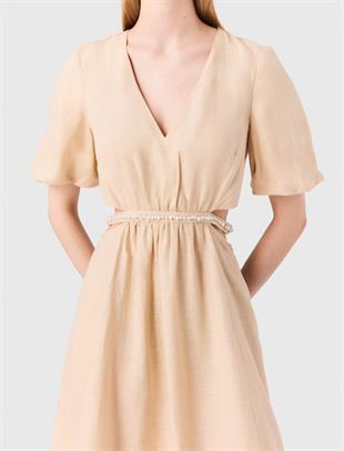 İşlemeli Bel Detaylı Bej Elbise