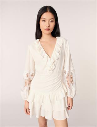 Kol detaylı beyaz mini elbise