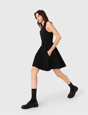 Siyah İşlemeli Mini Triko Elbise