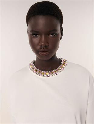 Takı İşlemeli Yakalı T-shirt