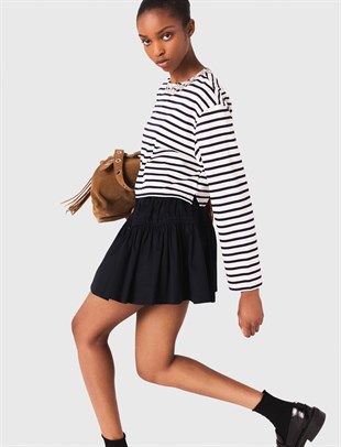 Taş Yaka Detaylı Crop T-shirt