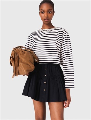Taş Yaka Detaylı Crop T-shirt