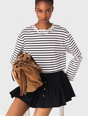 Taş Yaka Detaylı Crop T-shirt