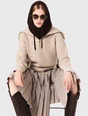 Taş Yaka Detaylı Kazak