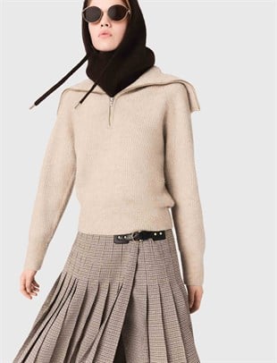 Taş Yaka Detaylı Kazak