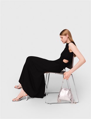 Uzun Yırtmaçlı Cut Out Elbise