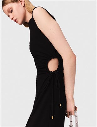 Uzun Yırtmaçlı Cut Out Elbise